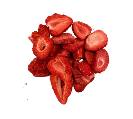 Bio Erdbeerscheiben gefriergetrocknet. Nahaufnahme Produktbild